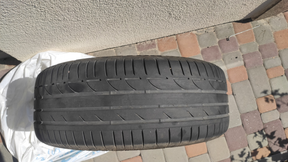 Продам рідні шини R18 4