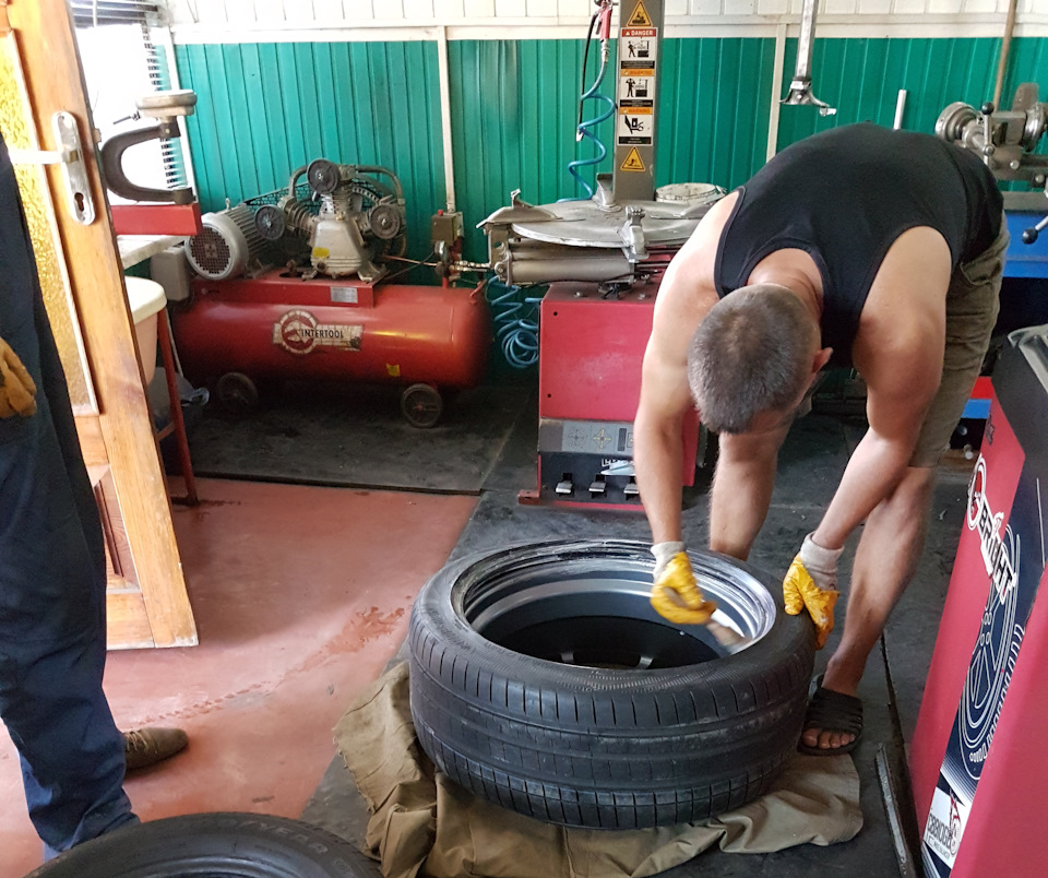 22е тапочки для красуні: Verde v99 Axis 22х9 + Vredestein Ultrac Vorti 275/40R22 108Y 4