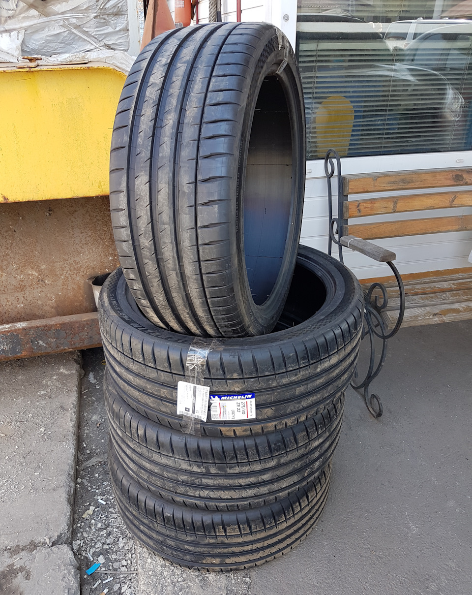 Гума на літо: Michelin Pilot Sport 4S 275/40 107Y XL 2