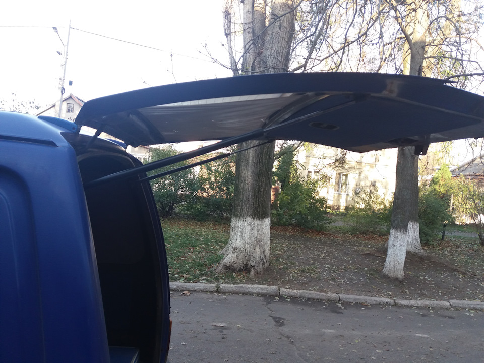 Амортизатори задніх дверей. 2