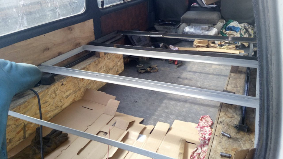 Диван в isuzu midi 1