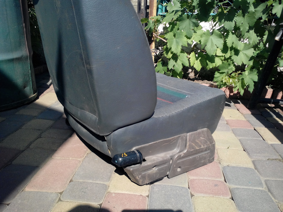 Продаю диван та крісла. 4
