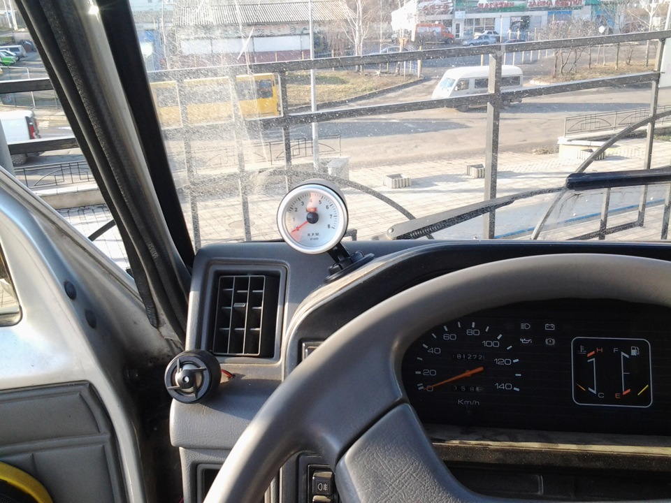 тахометр 1