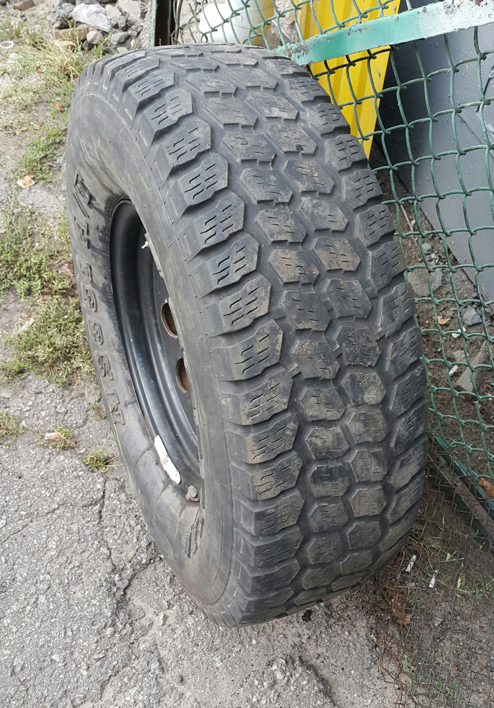 Наздогнали тапок на запаску в 31-му R15 2
