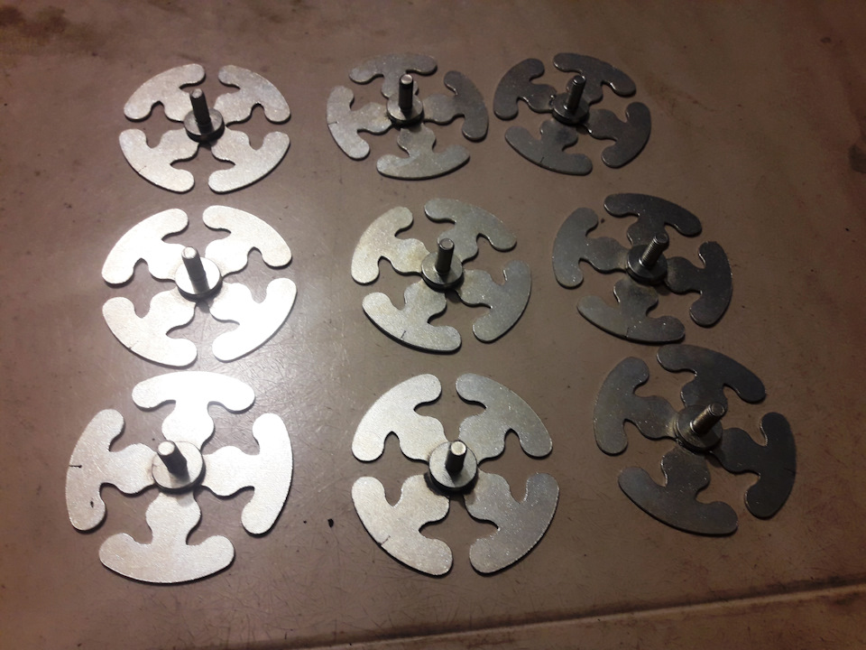 Кріплення накладки капота 5