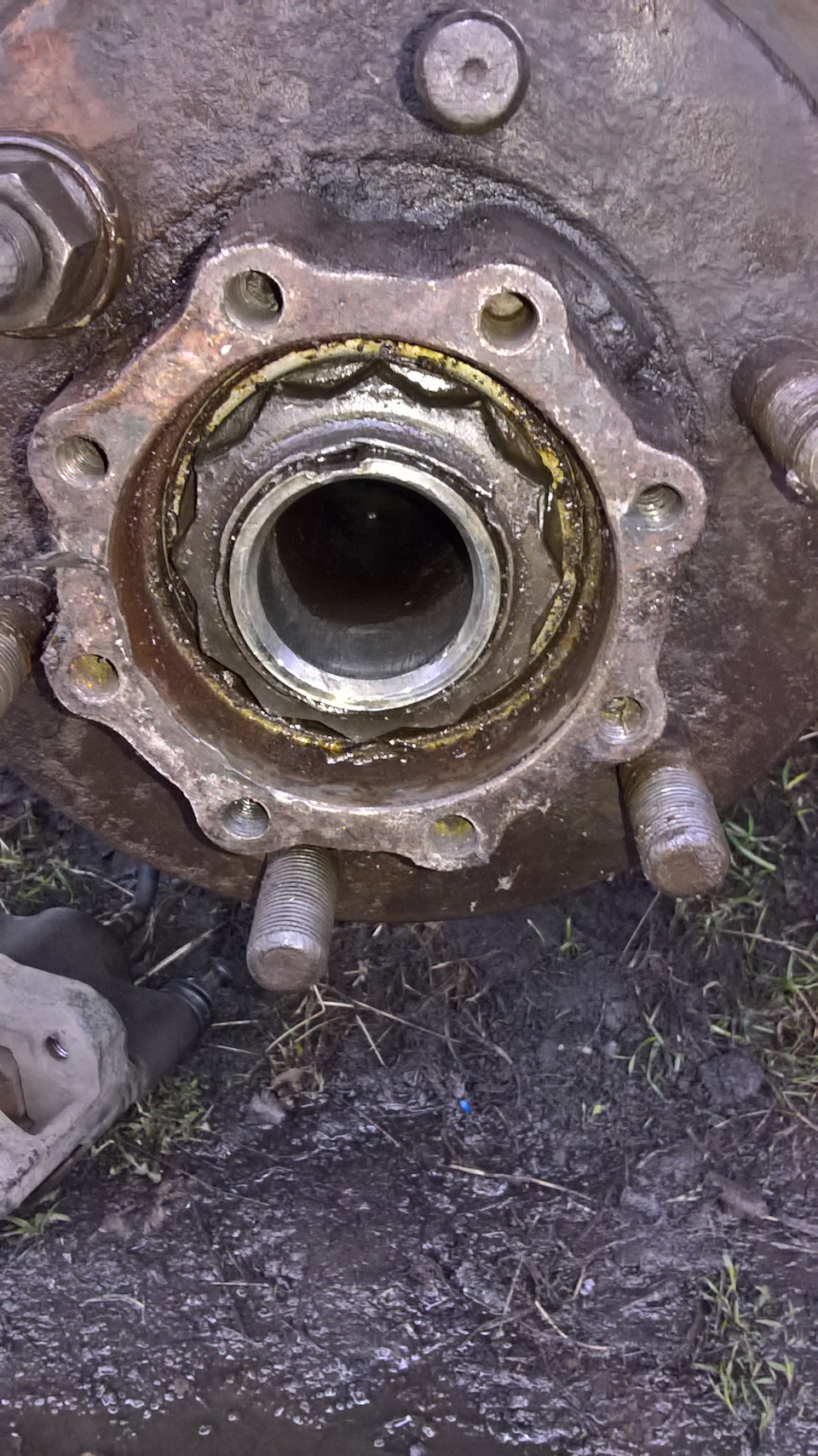 Не можу відкрутити ступичну гайку. 1