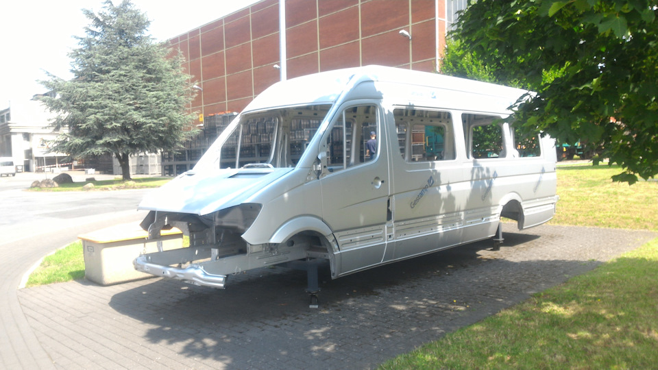 Завод з штампування мерседесів 4