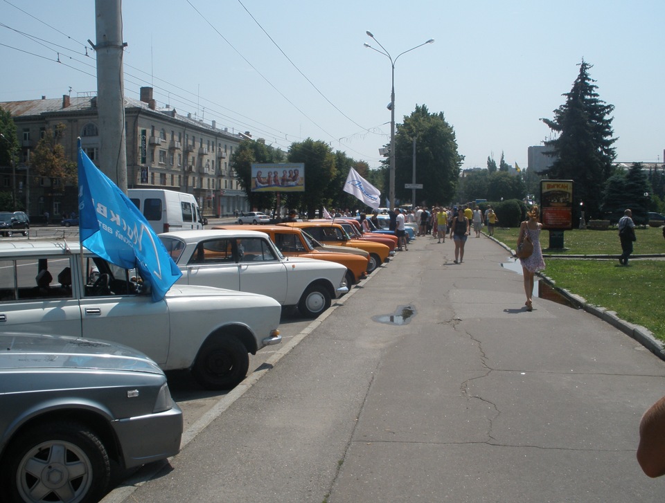 Всеукраїнський З'їзд Авто Клубу МОСКВИЧ . Черкаси, 7.07.2012. :) 1
