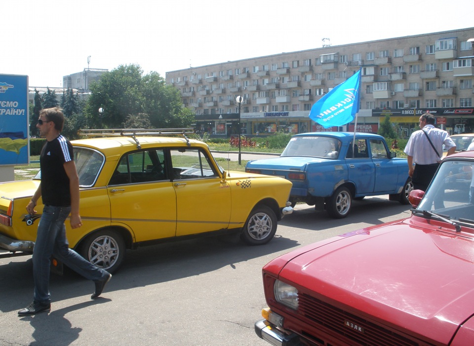 Всеукраїнський З'їзд Авто Клубу МОСКВИЧ . Черкаси, 7.07.2012. :) 3