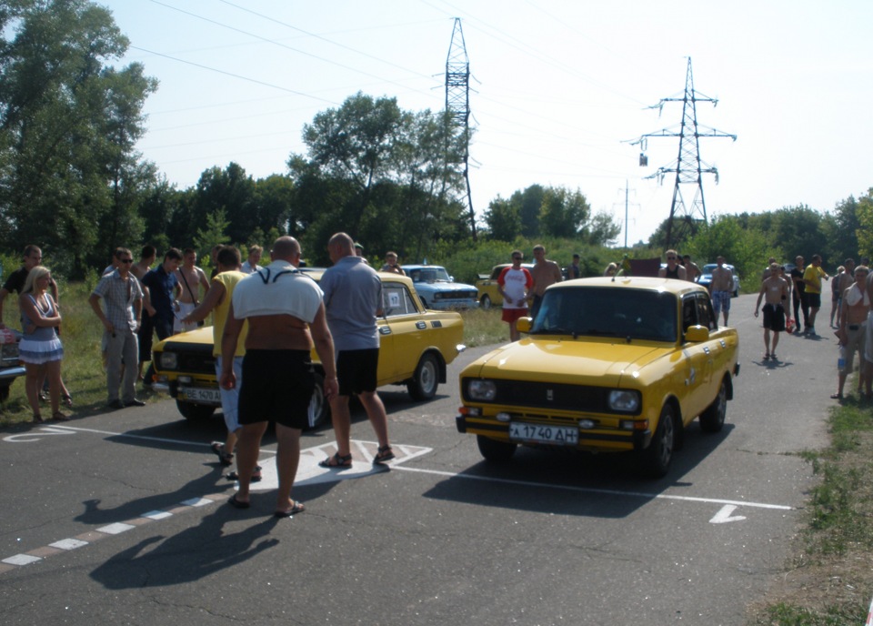 Всеукраїнський З'їзд Авто Клубу МОСКВИЧ . Черкаси, 7.07.2012. :) 2