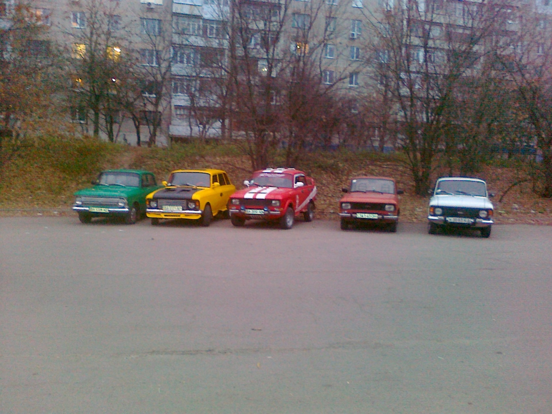 автомобілі товаришів і колег по групі москвичів =) 3