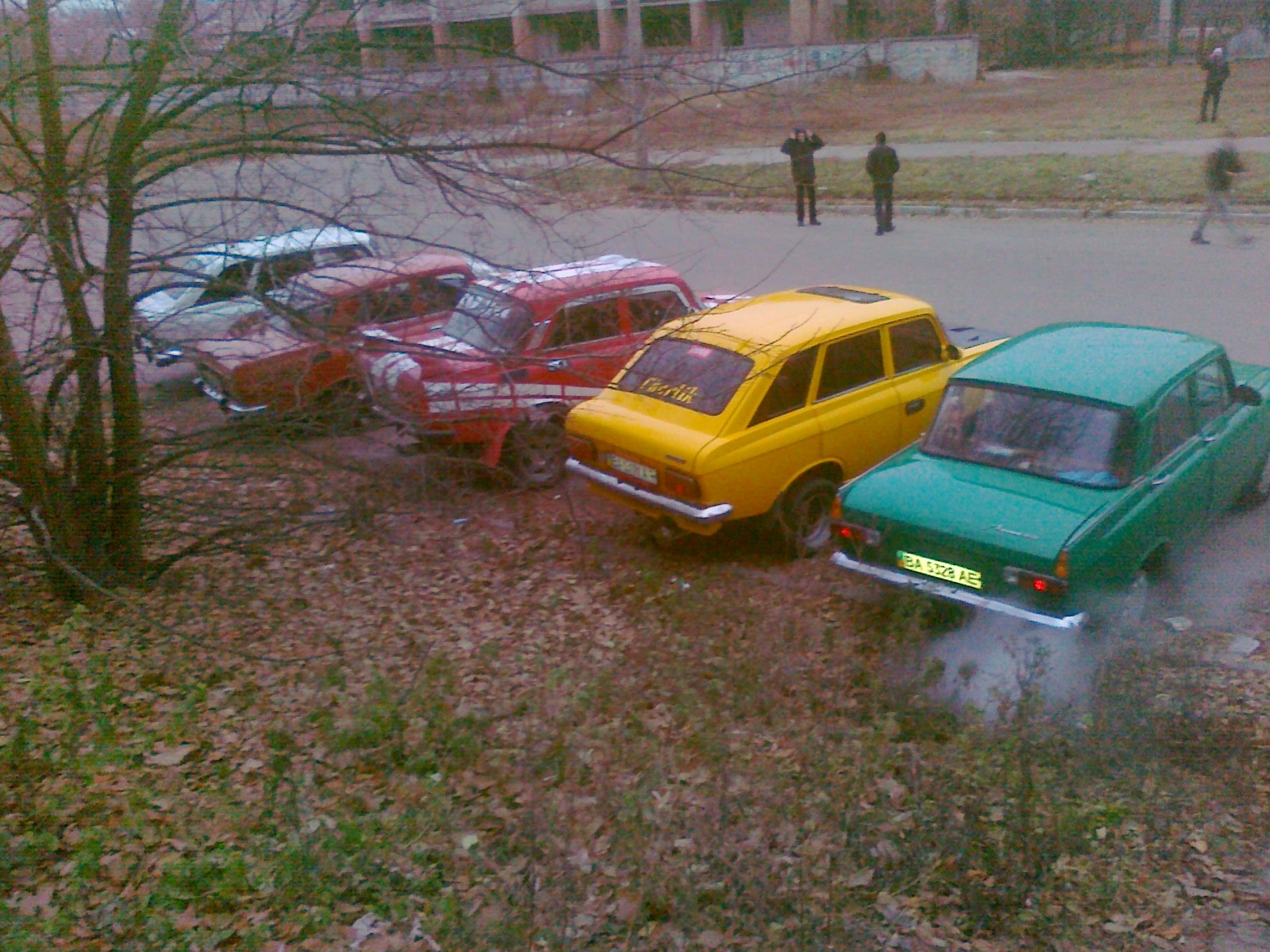 автомобілі товаришів і колег по групі москвичів =) 2