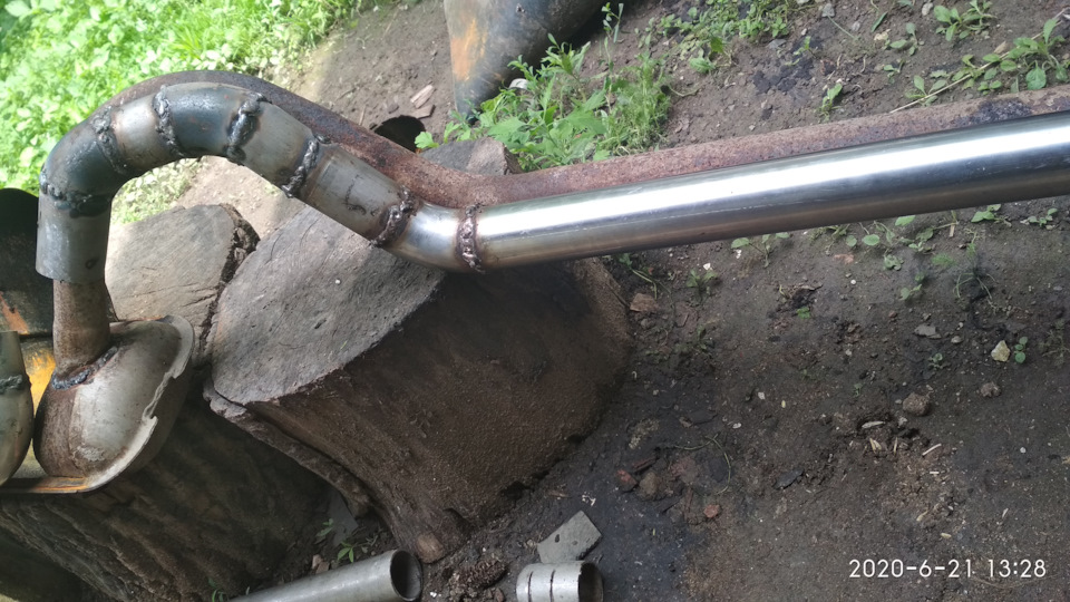 Переварив систему вихлопу газів практично від колектора. 4