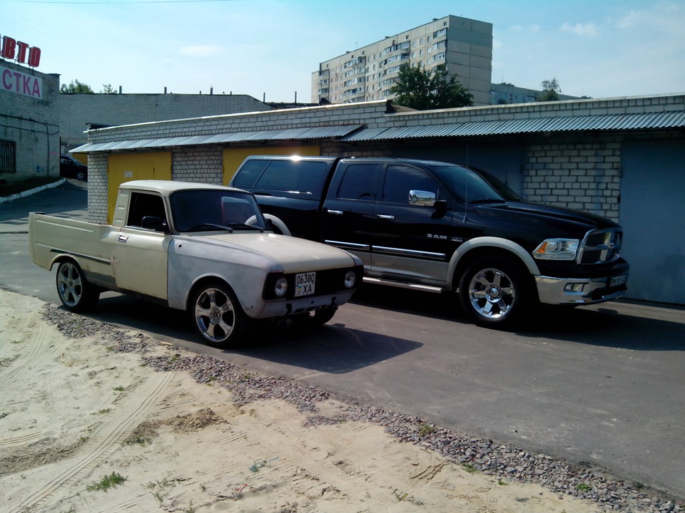 Молодший кузен і дідусь пікапчик))) 1
