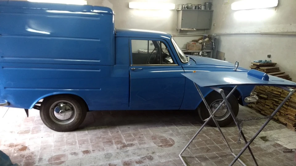 Він з будкою Іж 2715