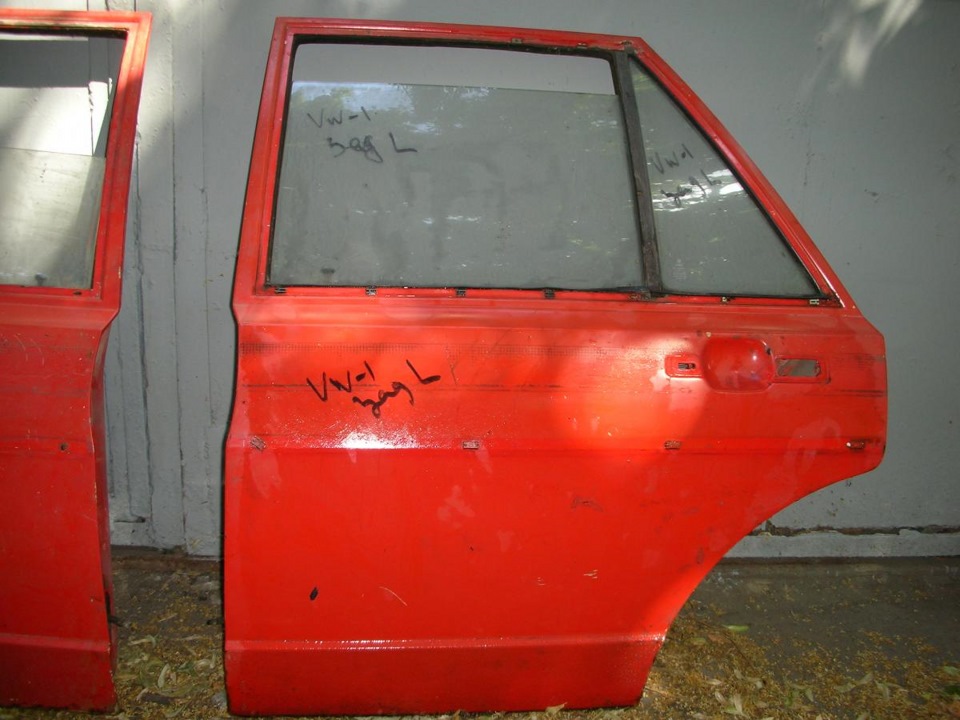 Двері на VOLKSWAGEN Passat 1979г 4