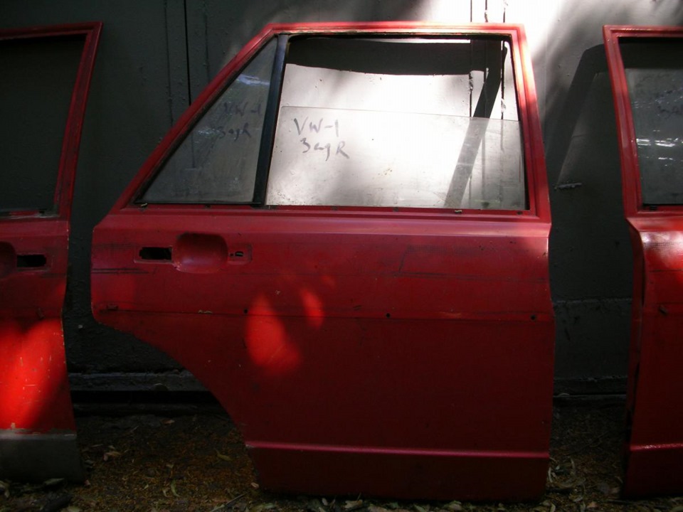 Двері на VOLKSWAGEN Passat 1979г 3