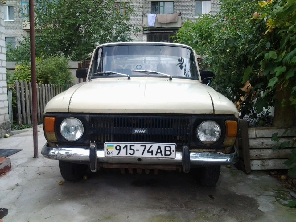 бо він є
