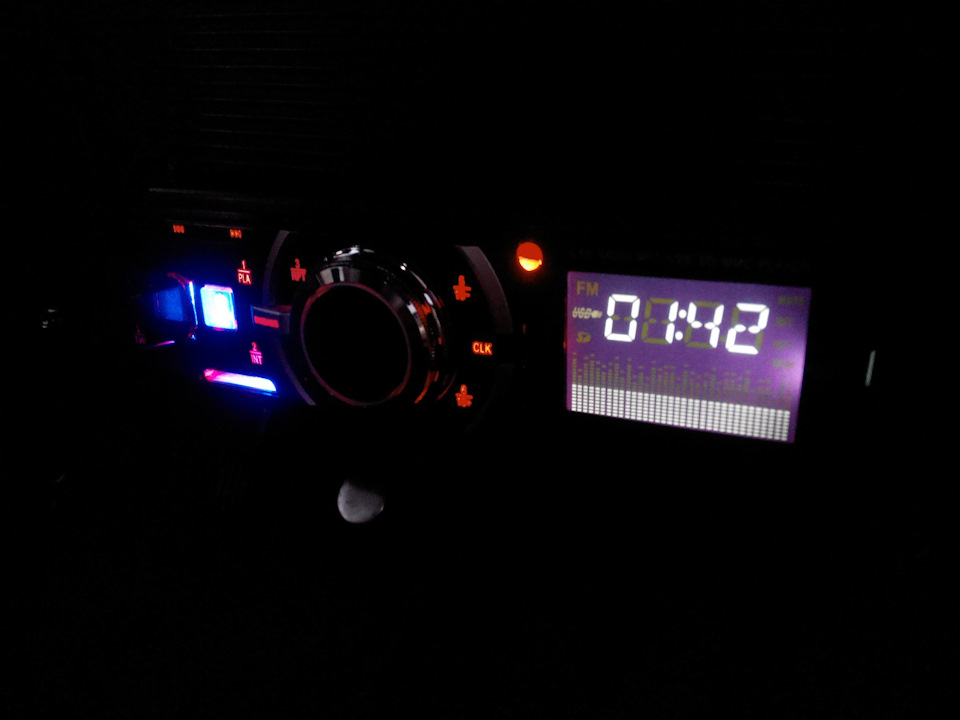 Китайська магнітола типу Pioneer.) 1