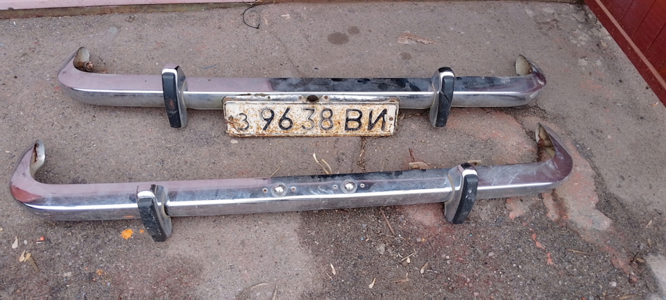 Бампер. 2 штуки в засіки. 1