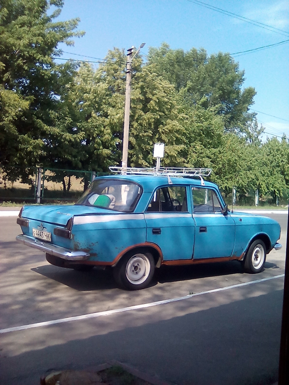 Хлопці, розбираю москвича. 1