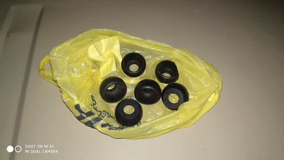 6 пиляків, а на здачу ... 1