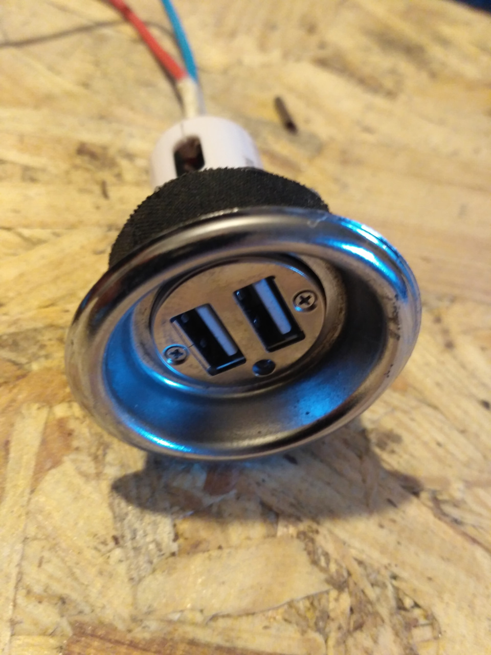 USB порт у прикурювачі 2