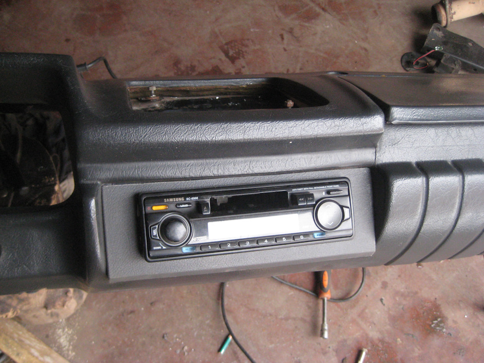 Планка для радіо 1