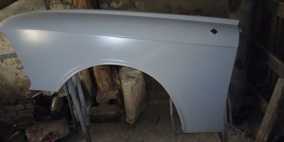 Загрунтували кузов автомобіля 4