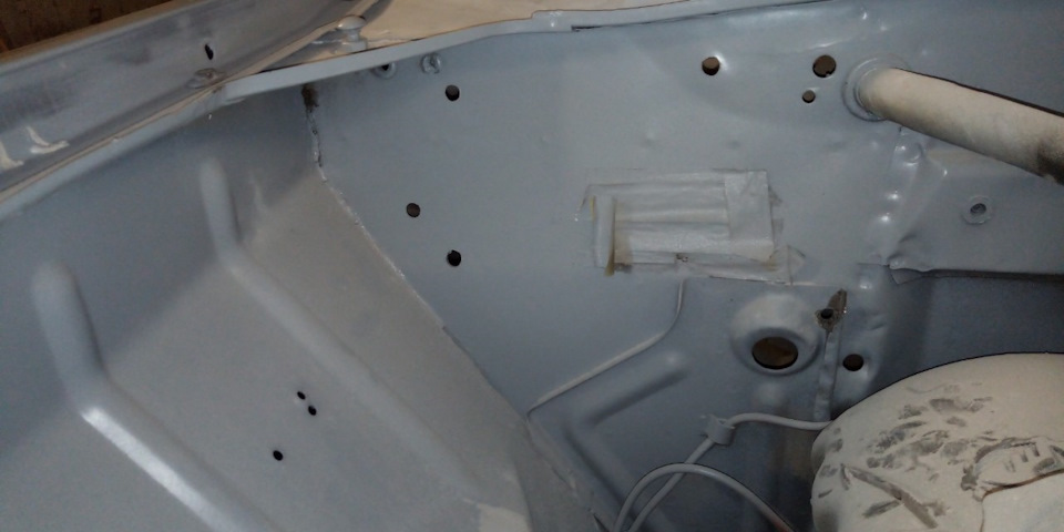 Загрунтували кузов автомобіля 5