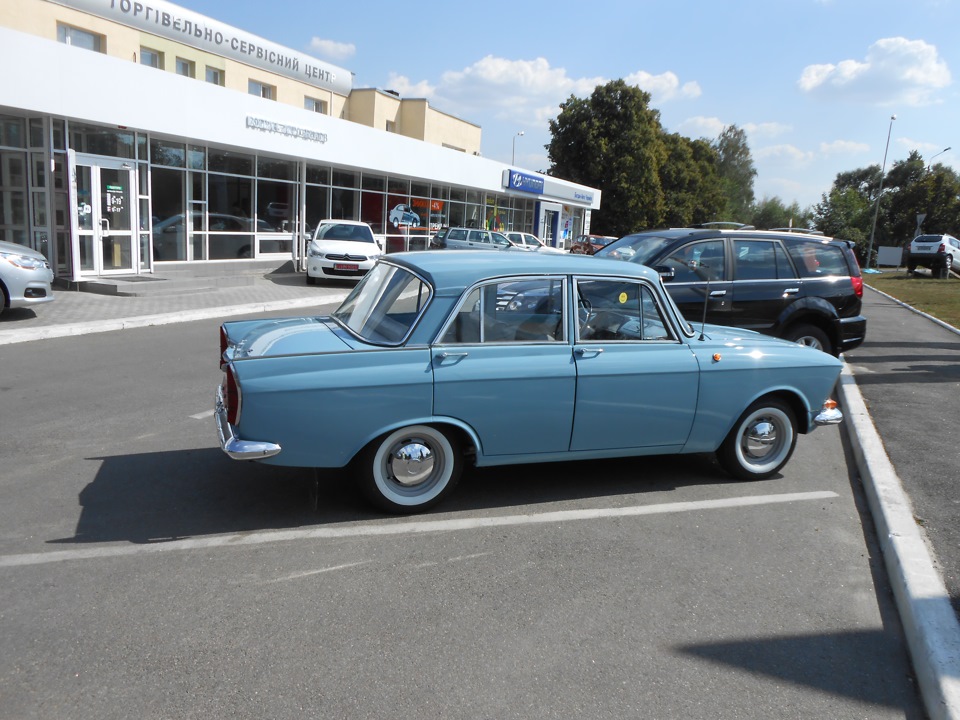 біля нових авто 3