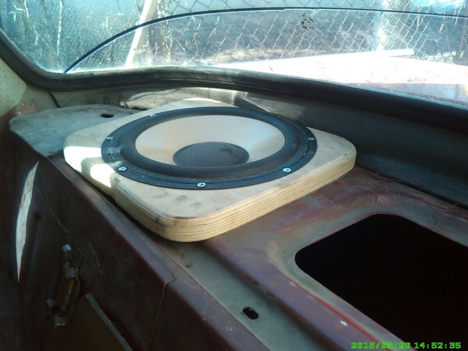 вліпив динаміки (JVC 45-180w 6Ω дві магнітні) і магнітолу Kenwood-294Y 3