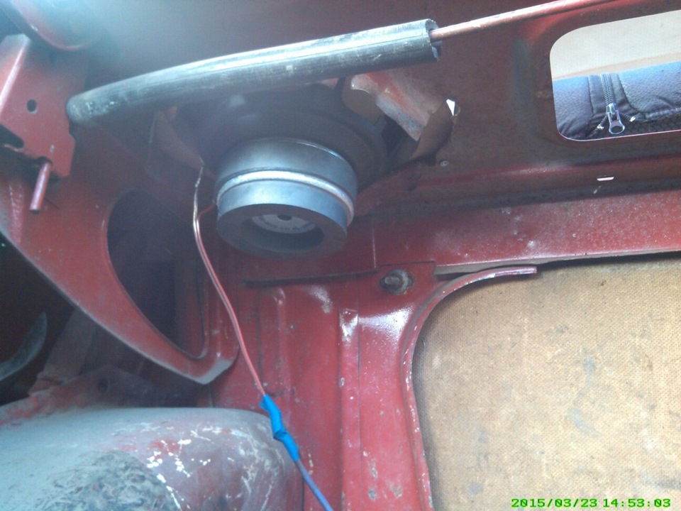 вліпив динаміки (JVC 45-180w 6Ω дві магнітні) і магнітолу Kenwood-294Y 5