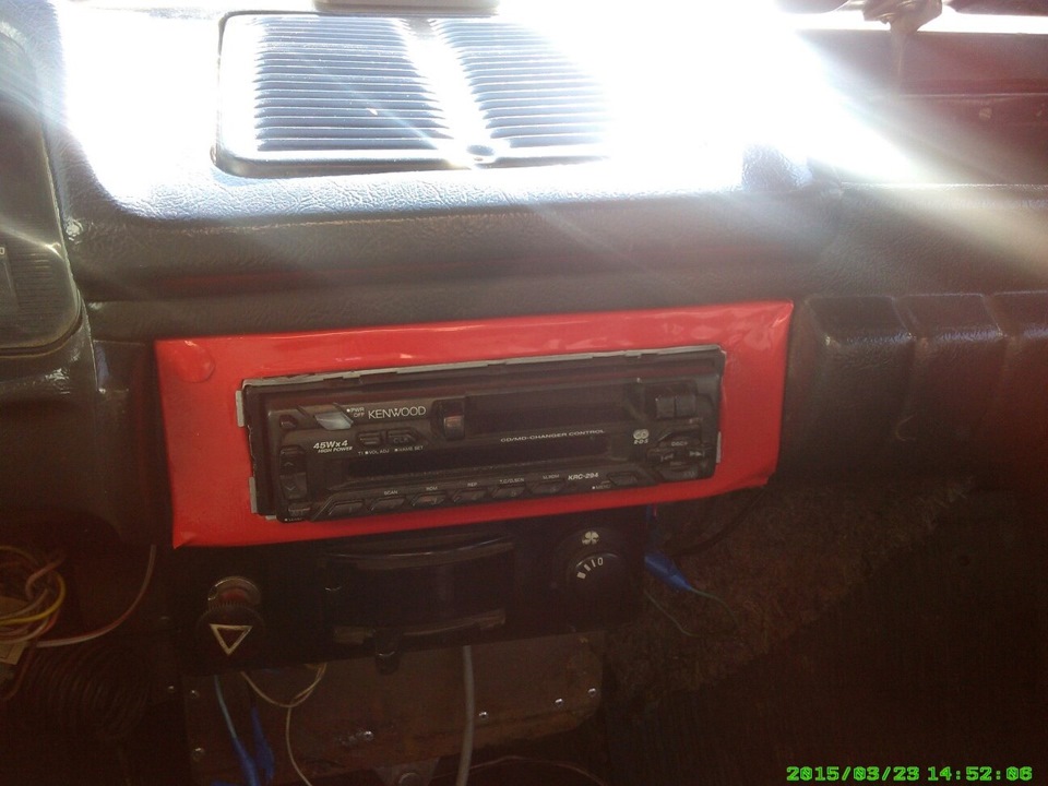 вліпив динаміки (JVC 45-180w 6Ω дві магнітні) і магнітолу Kenwood-294Y 2