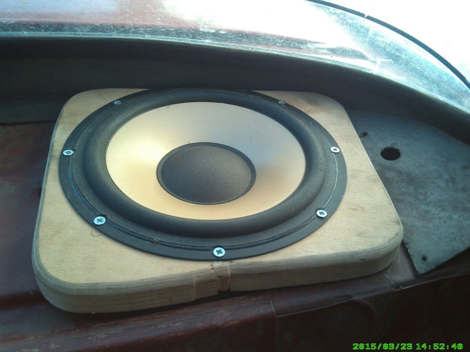 вліпив динаміки (JVC 45-180w 6Ω дві магнітні) і магнітолу Kenwood-294Y 1