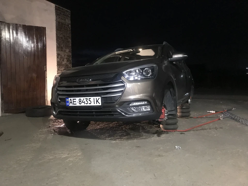 Джекич переобулся на летние тапочки)