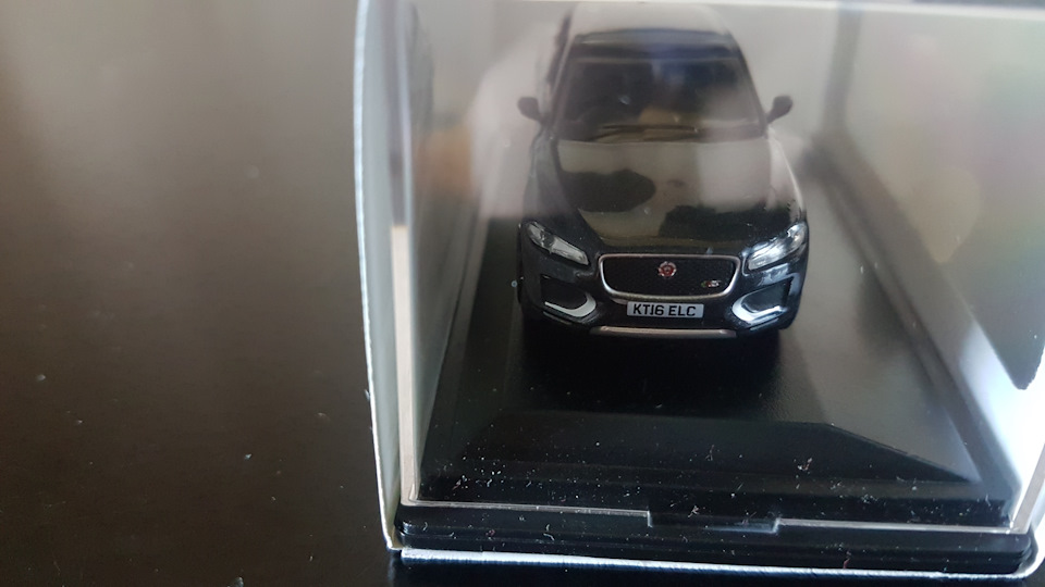 Купив ще один F-Pace 1:76 2