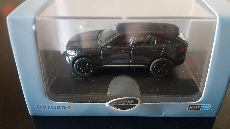 Купив ще один F-Pace 1:76 1