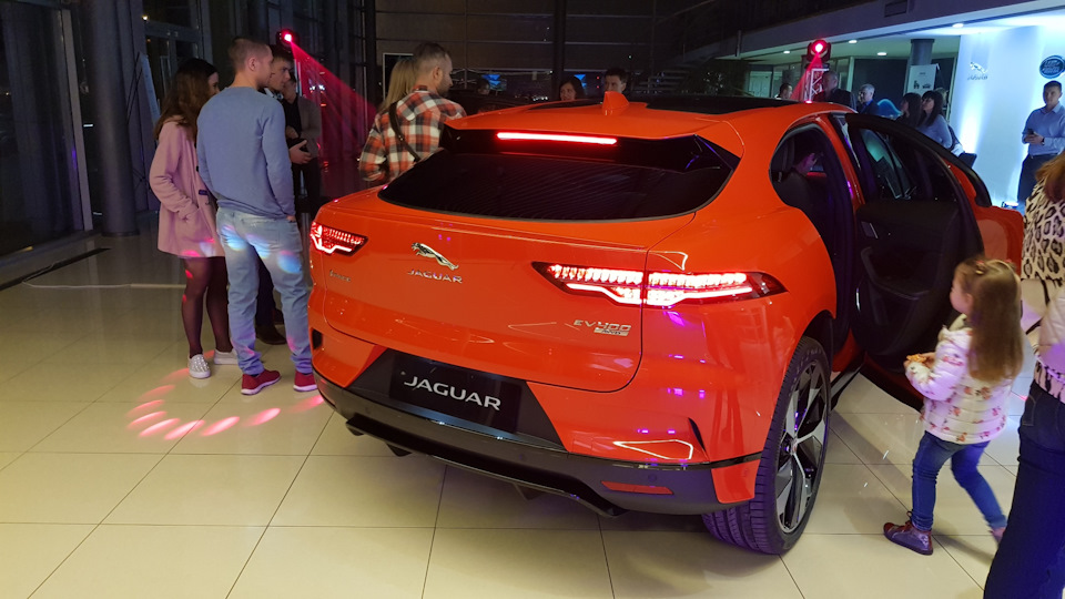Презентація електрички I-Pace 2