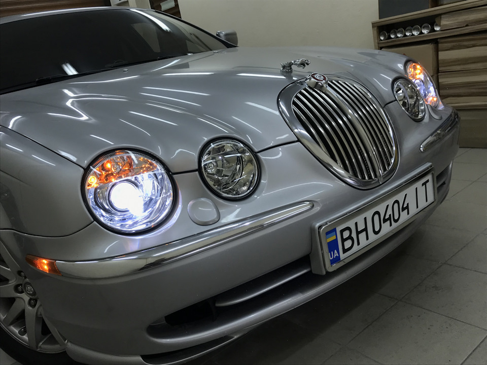 Встановлення лінз у Jaguar S-Type 5