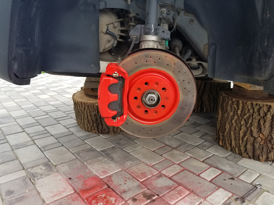 Настав час фарбувати суппорта, заразом і диски 2