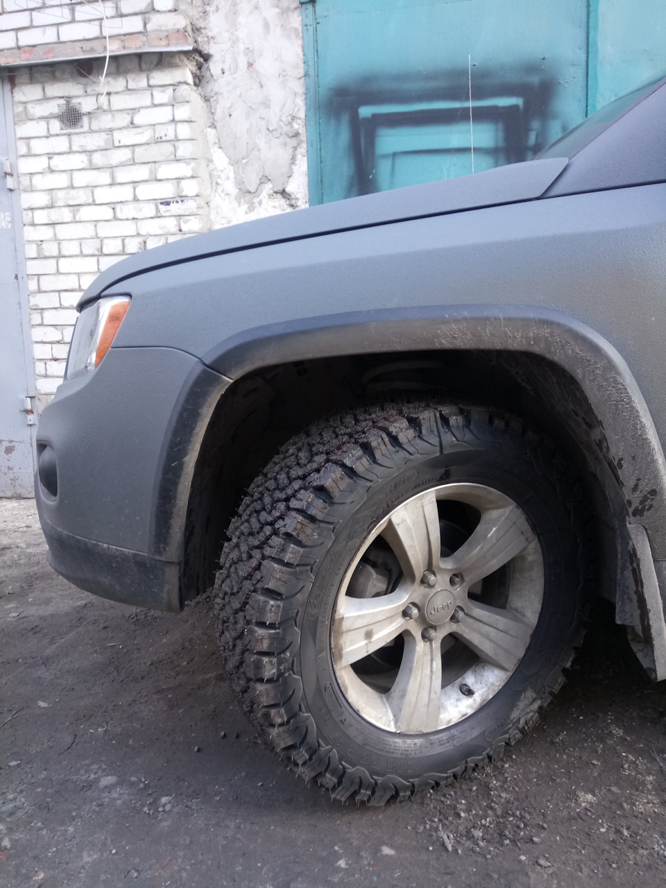 Jeep compass Гума літо 235 65 17 off road 3