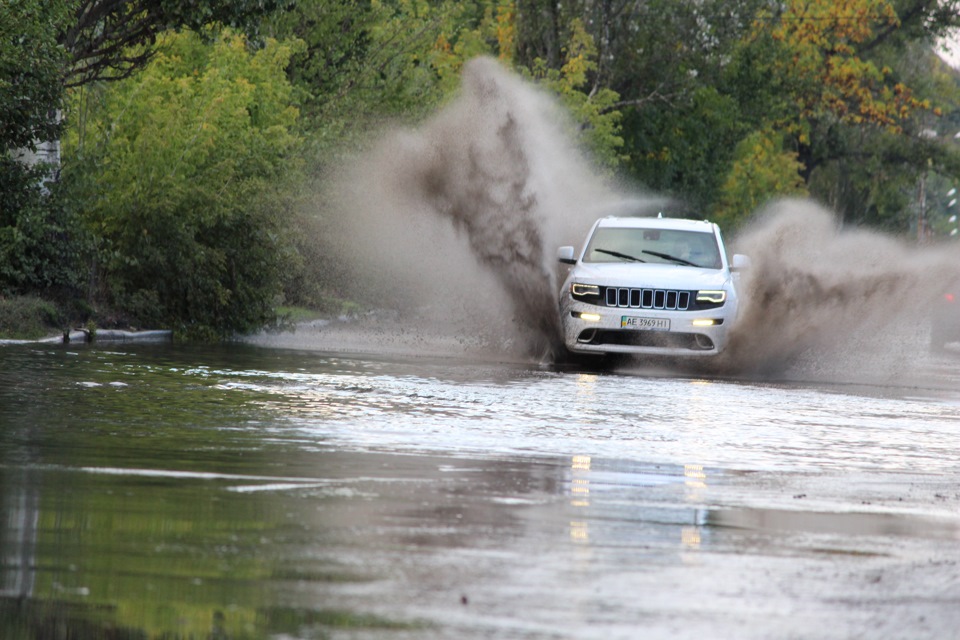 SRT vs калюжа :) 1