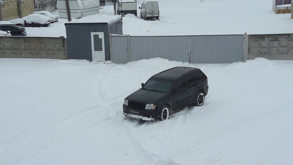 SRT8 взимку 1