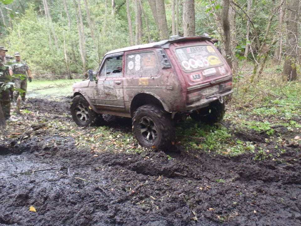 Jeep Grand Cherokee 4,7 V8 та НИВА 3D 1