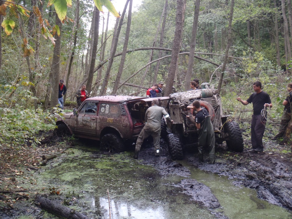 Jeep Grand Cherokee 4,7 V8 та НИВА 3D 2