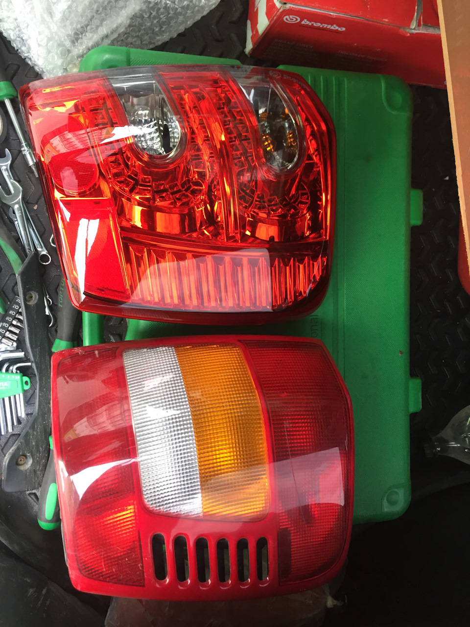 Задні ліхтарі підкови . SPPC Red/Smoke LED Tail Lights Assembly Set for Jeep Grand Cherokee 5