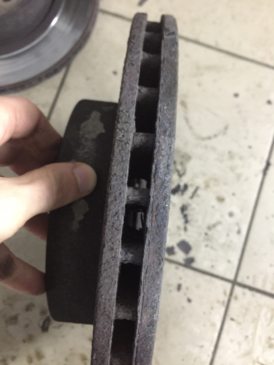🔁 Заміна передніх гальмівних дисків Brembo 09.8852.11 3
