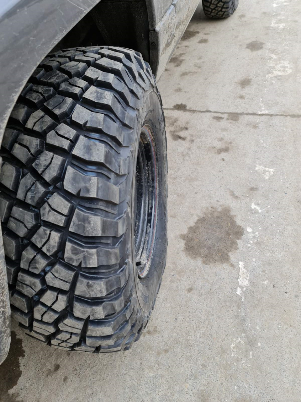 BFGOODRICH MUD TERRAIN T/A KM3 265/75 R16 119/116Q 4