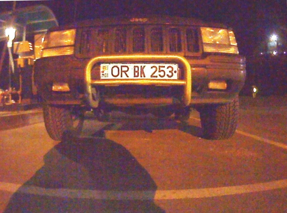 Передній міст Jeep Grand Cherokee лімітед' підключений.Зима.